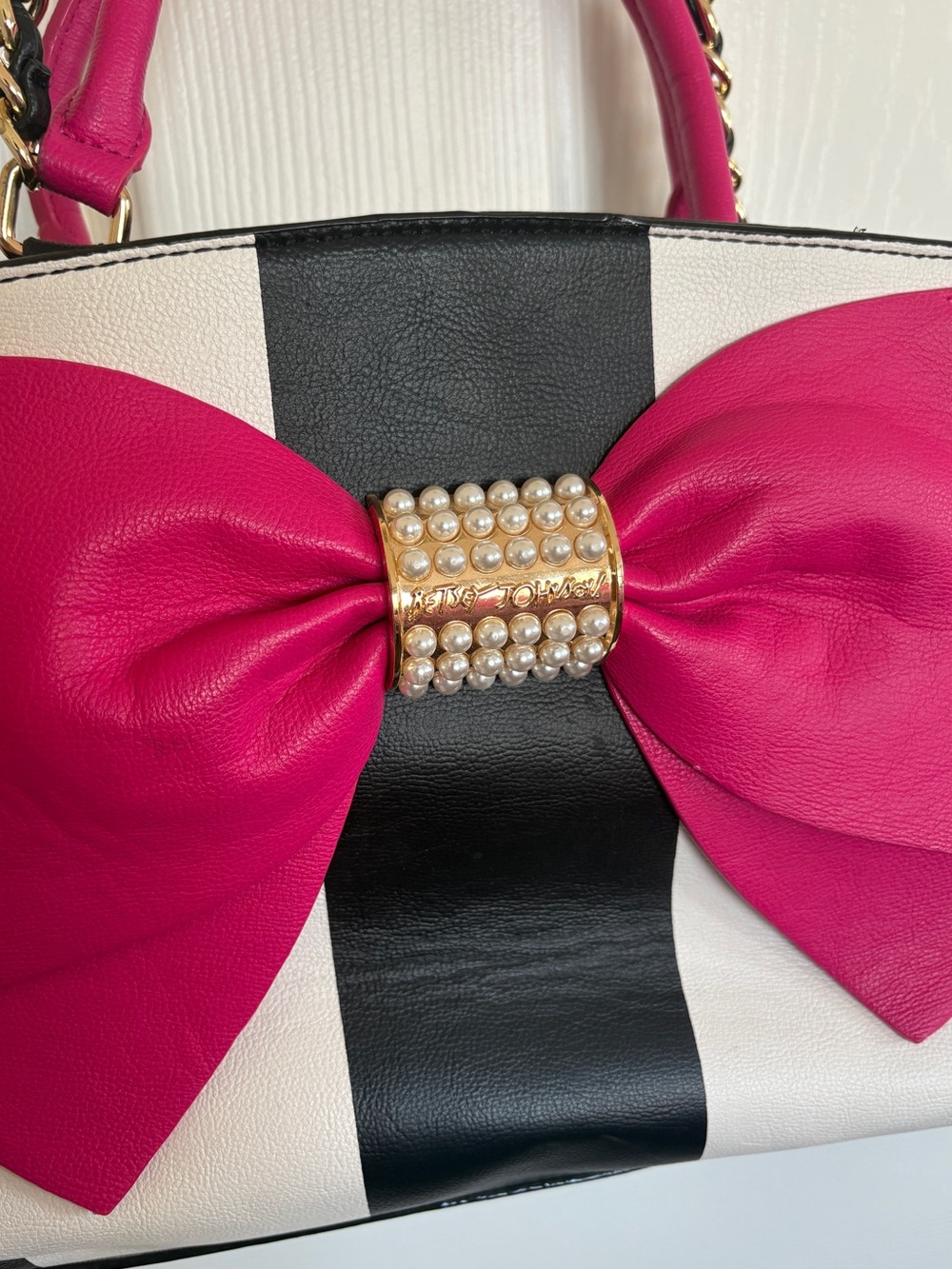 Betsey Johnson Black & White Stripe Satchel with Hot Pink Bow & Pearls - Picture 3 of 16